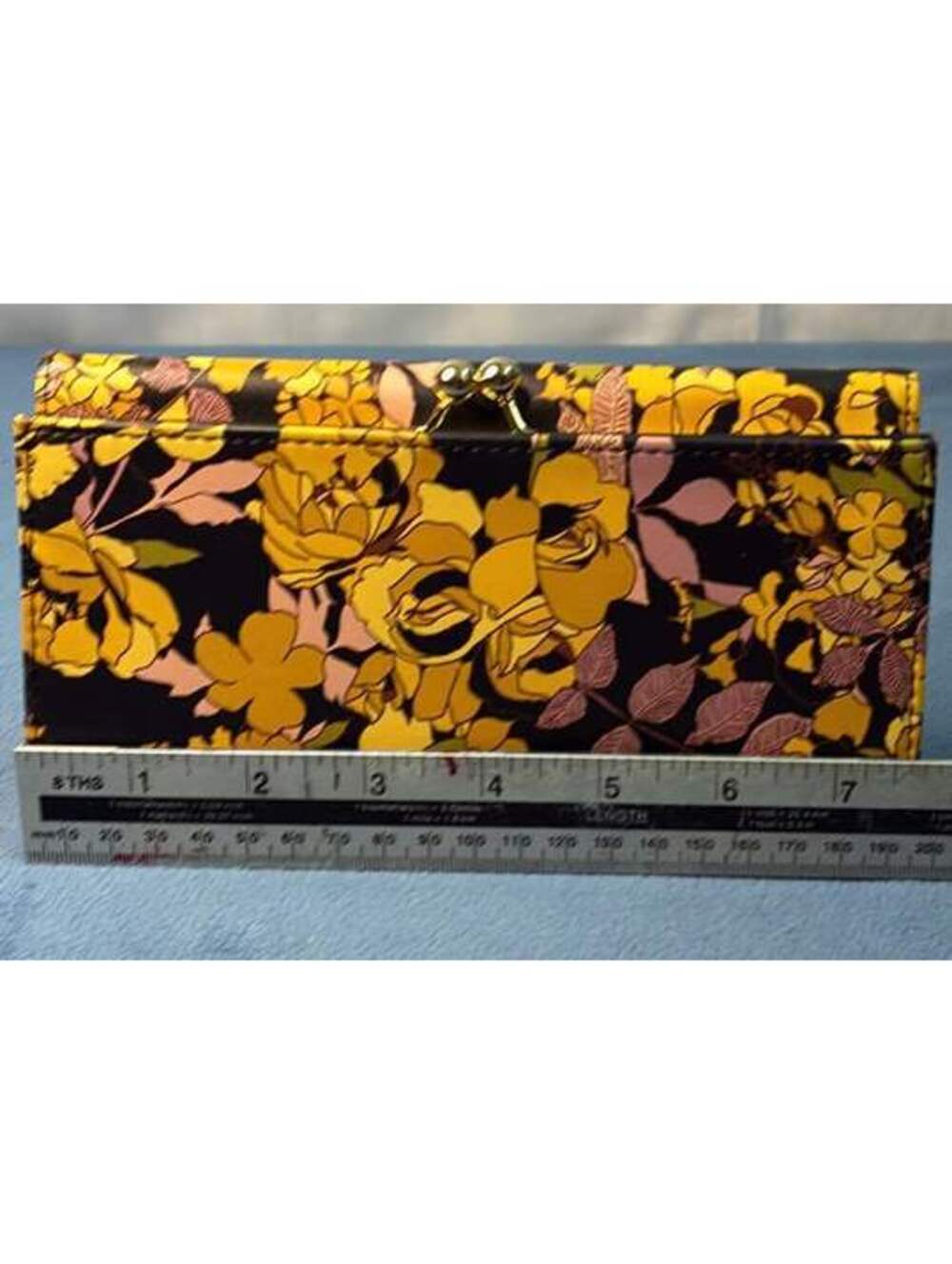 Floral Kiss-Lock Tri-Fold Wallet - Picture 3 of 4